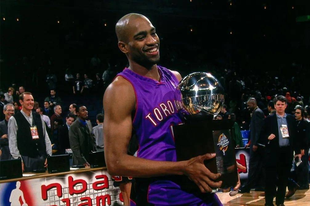 爱游戏官网平台入口 -关于转会期NBA常规赛传出新动向;多伦多猛龙防线松动;高层表态——悬念犹存;资深球员宣示担当的信息